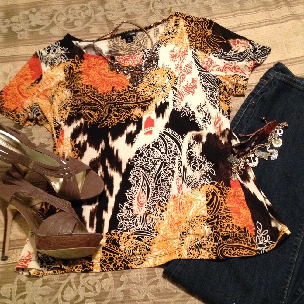 Reposh 💛 Paisley Print Jersey Knit Top
